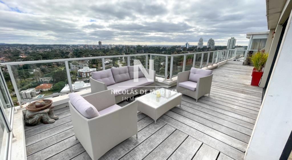 Vende apartamento 4 dormitorios, comodo e en del