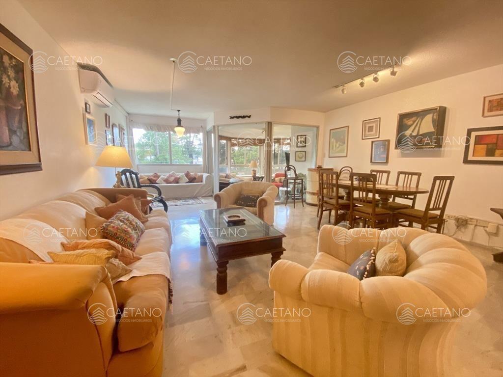 Venta apartamento 4 dormitorios 4 baños punta