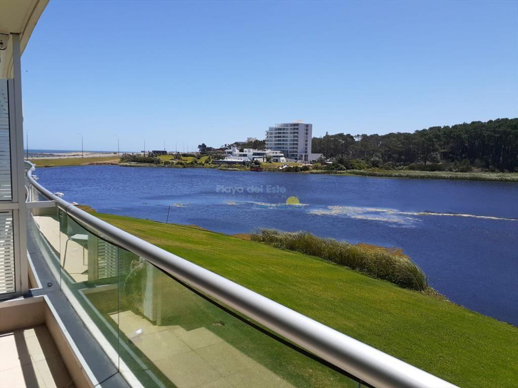 Apartamento de 2 dormitorios en Punta del este ,