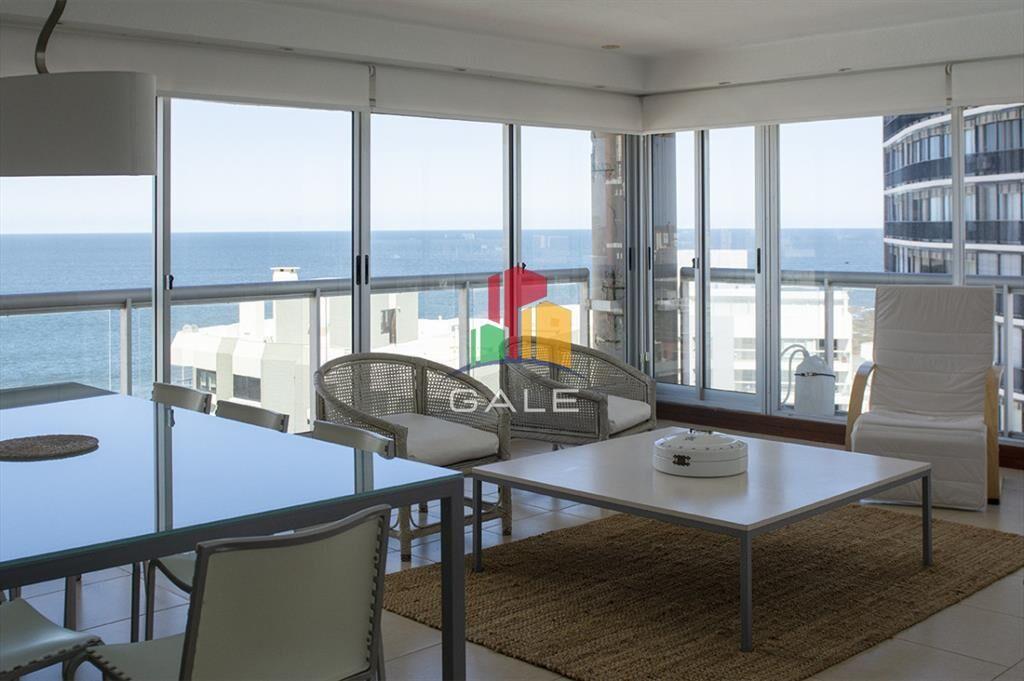 Apartamento de 2 dormitorios con vista al mar en venta en P