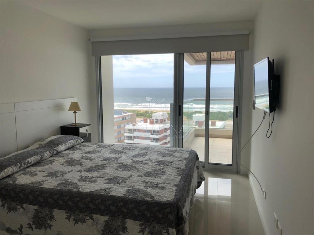 Apto en la Brava con excelente vista al mar -