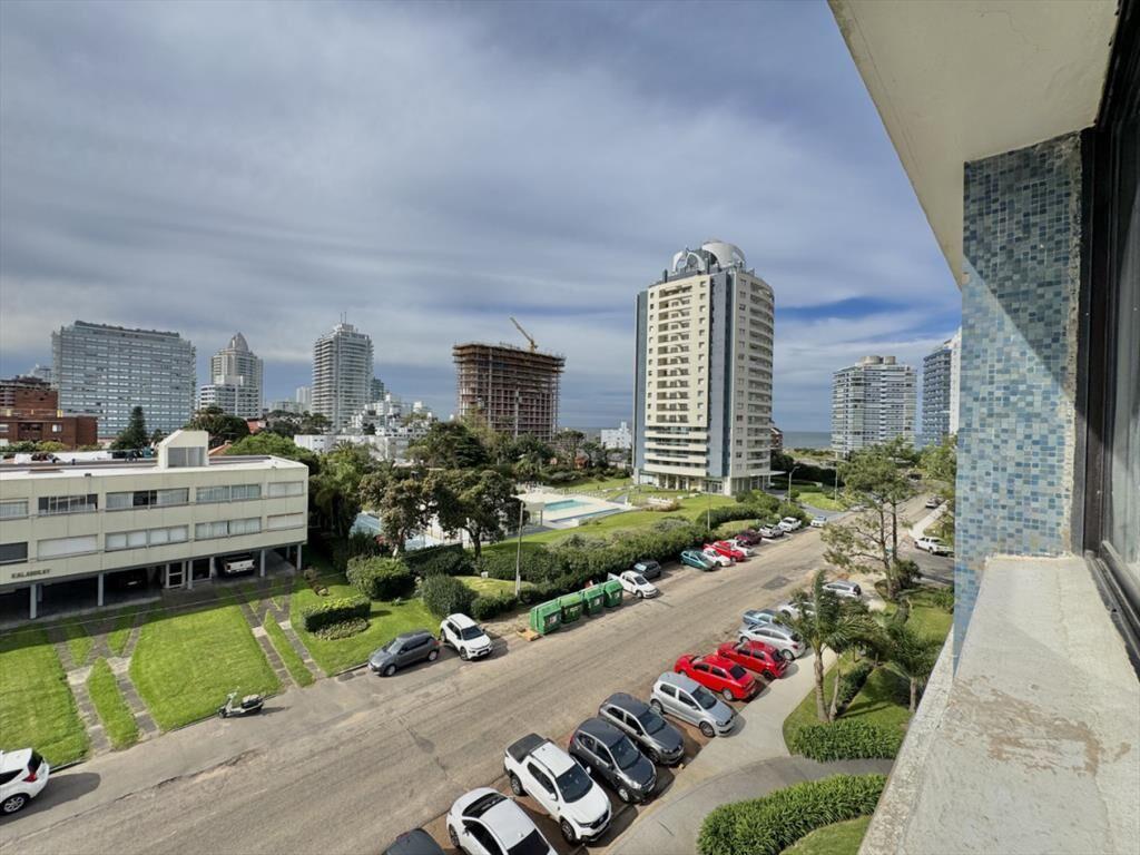 VENTA APARTAMENTO 1 DORMITORIO - EDIFICIO URUGUAY