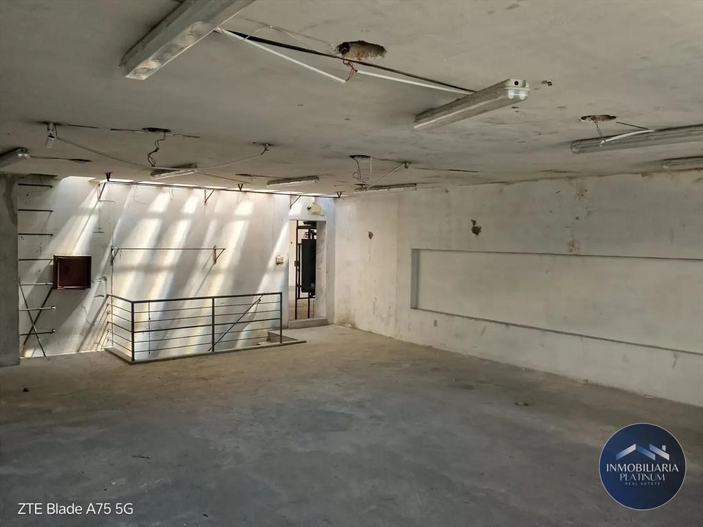 Venta Local Comercial 800 m² ubicado en el Centro, 3 niv...