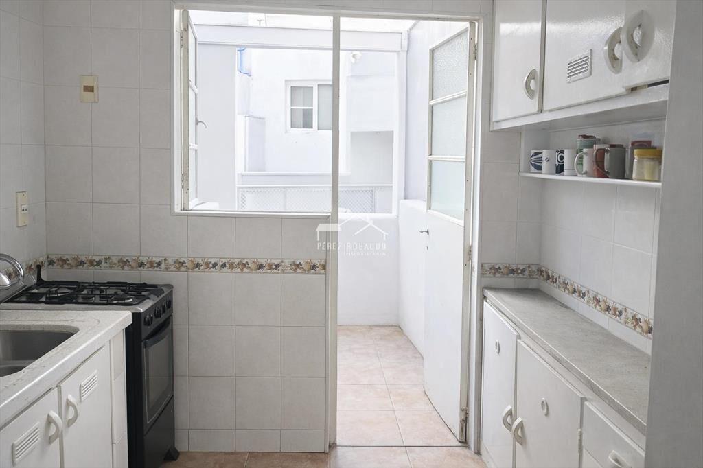 Venta apartamento 3 dormitorios, primer piso por escalera
