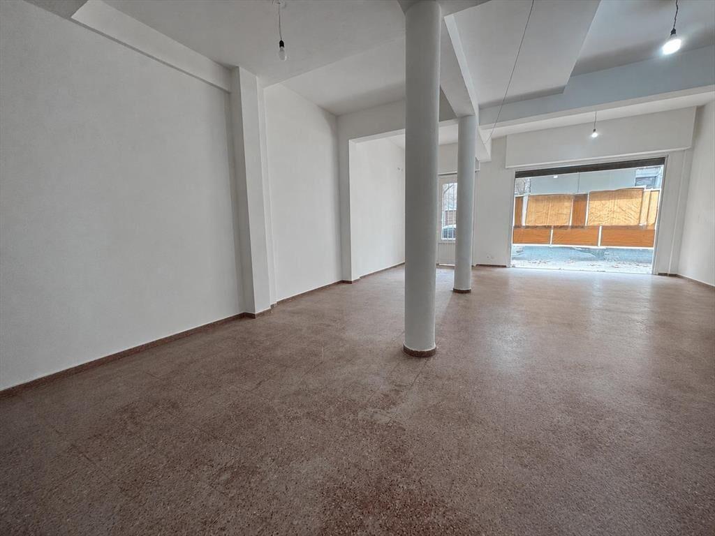 Venta local comercial con renta. Tres Cruces. A dos cuadras