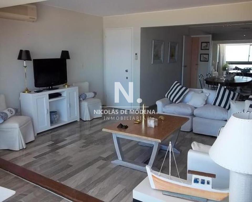 Departamento en piso alto, Punta del Este