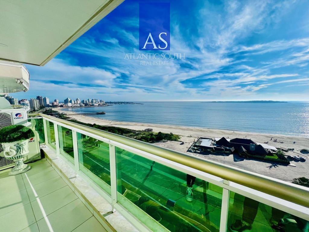 Apartamento de 3 dormitorios en primera linea ,