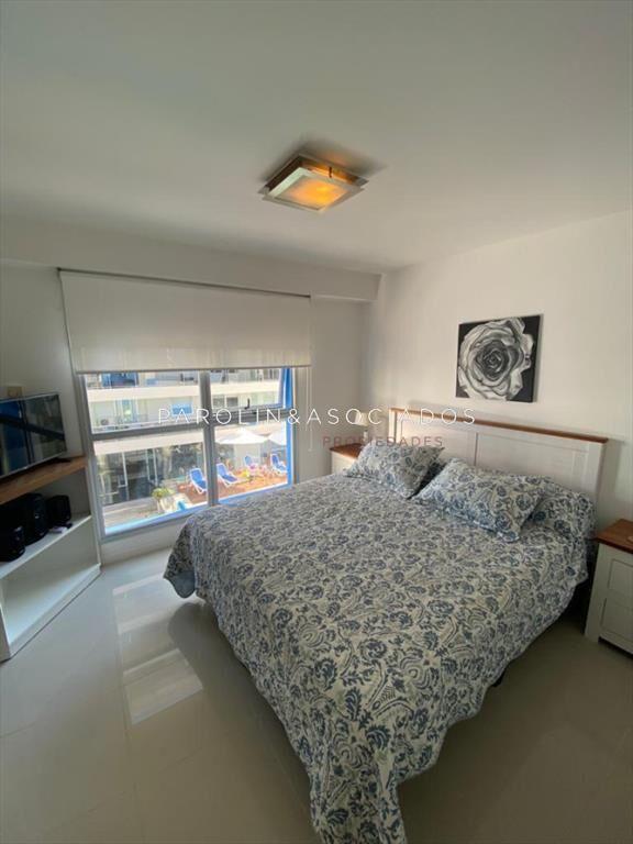 Hermoso apartamento de dos dormitorios a dos de