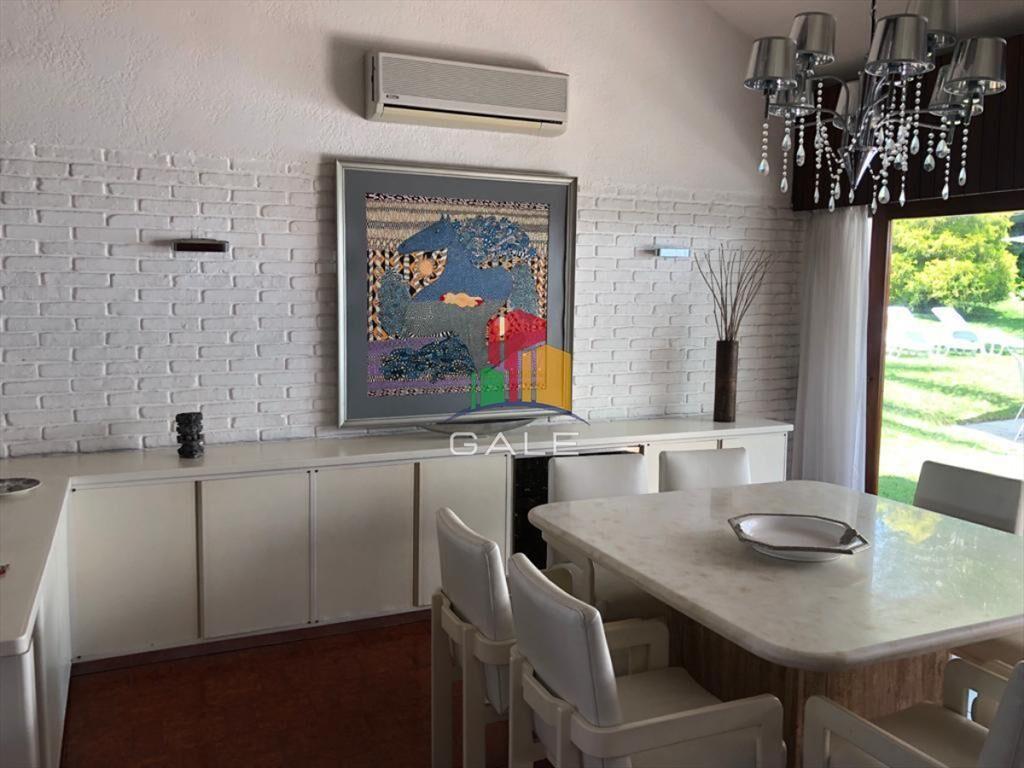 Excelente Casa de 7 Dormitorios, Piscina, y en