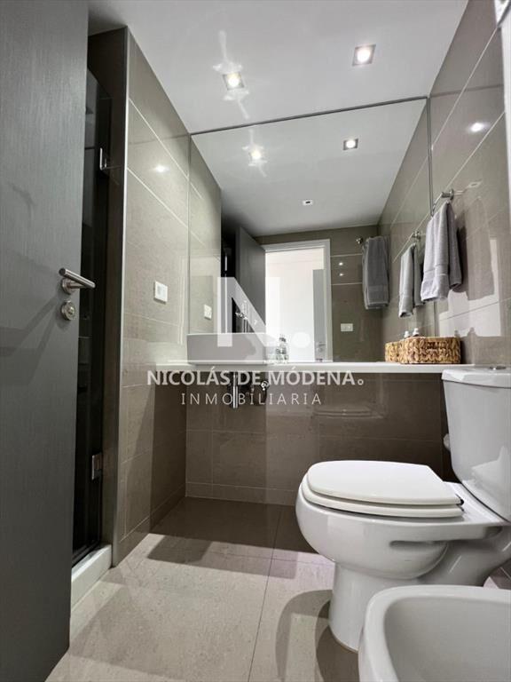 Vende apartamento de 2 Dormitorios en suite, en