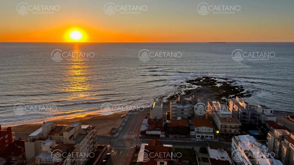 venta de apartamento cuatro dormitorios . Punta