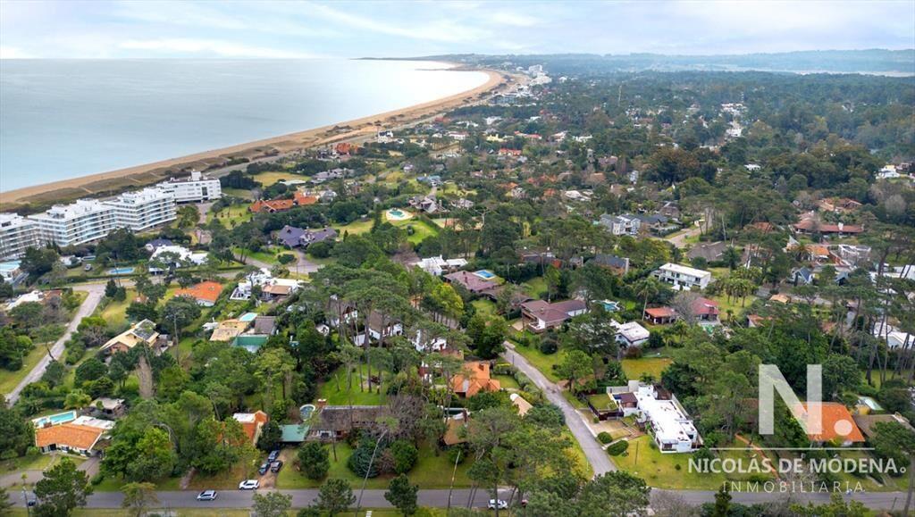Venta de casa de 4 dormitorios en Pinares, Punta del Este