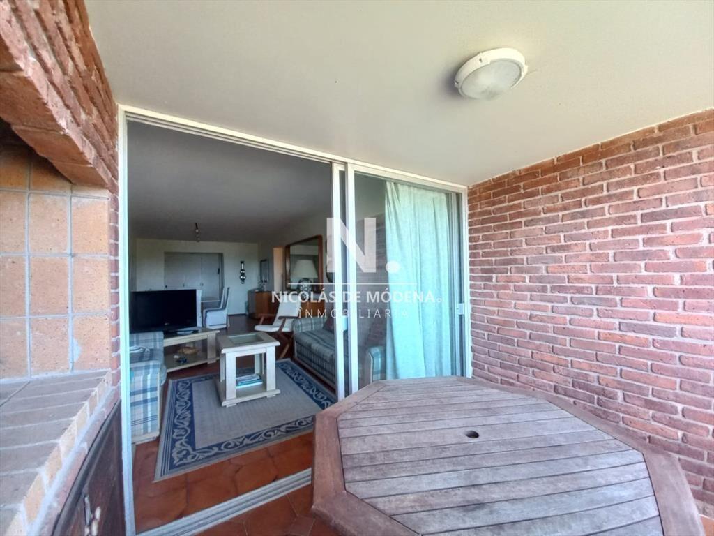 Apartamento en primera fila de Playa Mansa, con 3