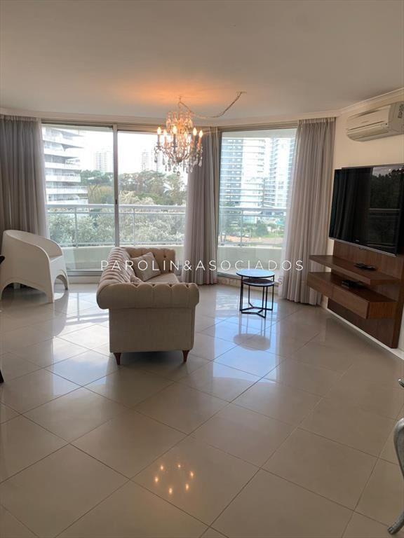 Apartamento de 3 dormitorios + dependencia en Ocean Drive I