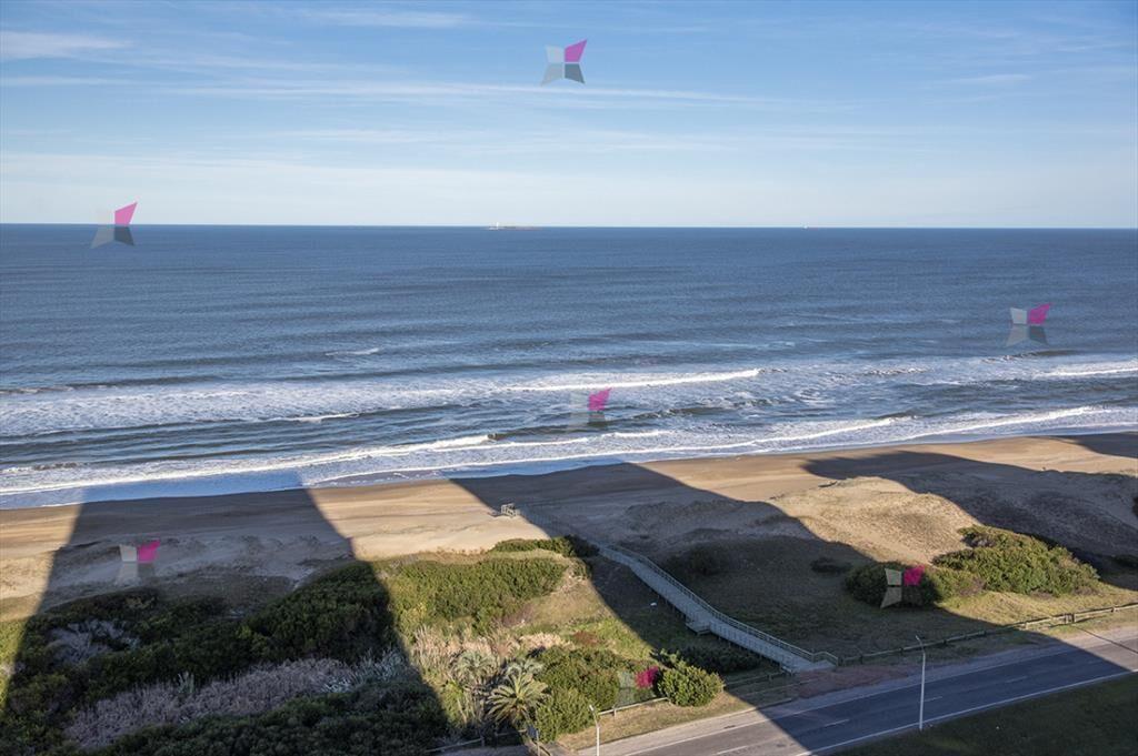 Invierta en torre de jerarquía frente al mar en Pozo, Le P