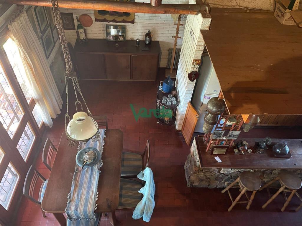 Casa de 4 dormitorios y 3 baños con piscina en