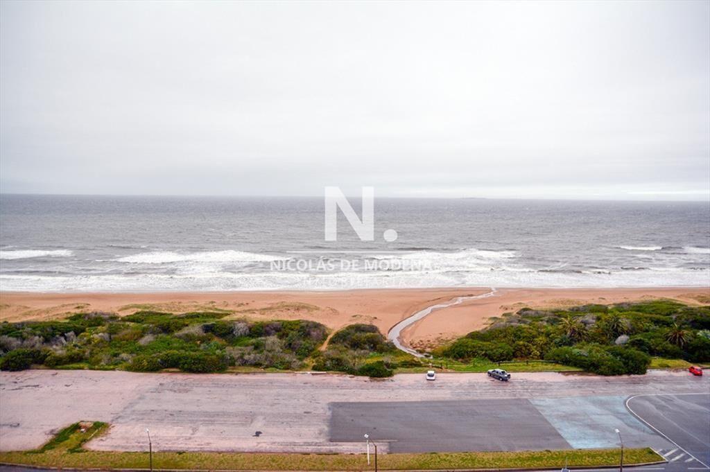 Departamento frente al mar de 3 dormitorios en