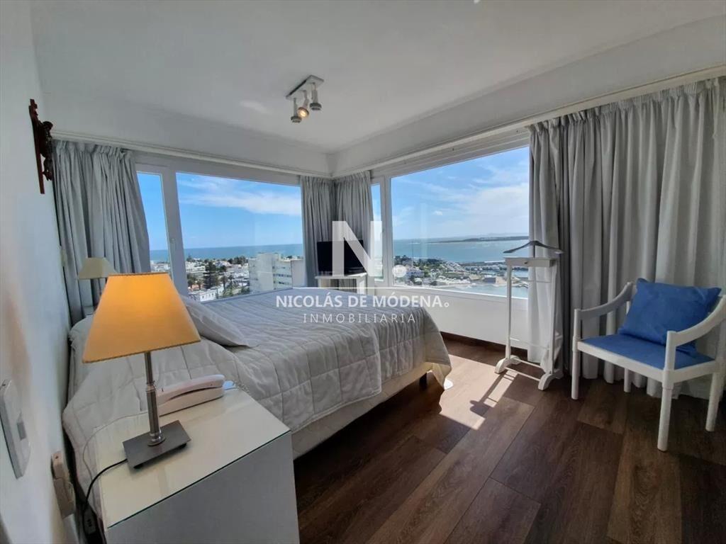 Departamento de 3 dormitorios + dep. en venta en