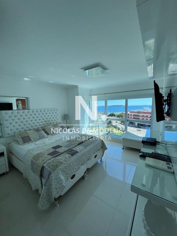 Apartamento en Venta de 3 dormitorios en Edificio