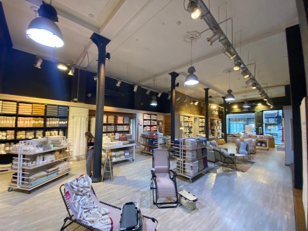 Venta local comercial en cuidad vieja . rincón y Juncal