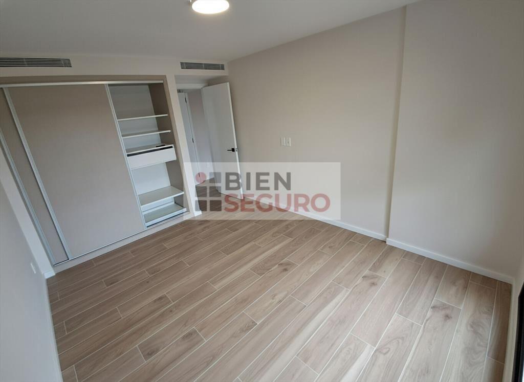 Penthouse de 3 dormitorios en alquiler en Carrasco Norte. C