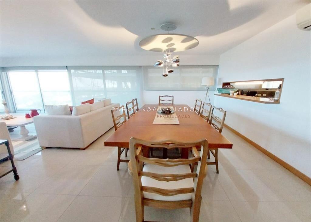 Apartamento en venta de 3 dormitorios + en Punta