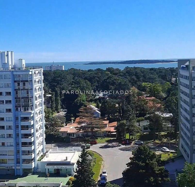 Apartamento en venta de 2 dormitorios en edificio