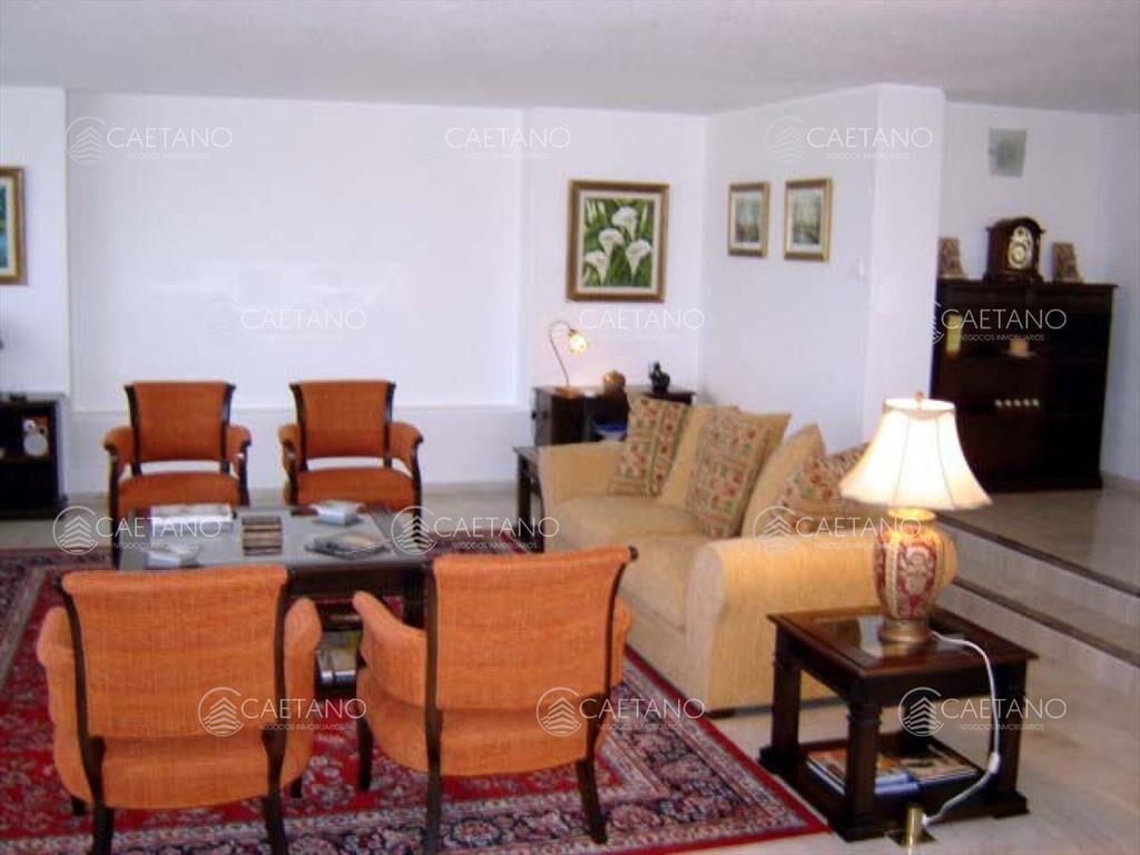 Venta apartamento 3 dormitorios más dependencia.