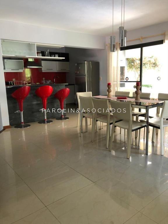 Venta de casa de 4 dormitorios en complejo Punta