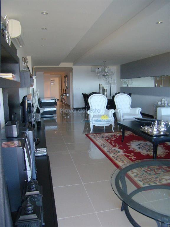 Apartamento en Brava, 3 dormitorios *