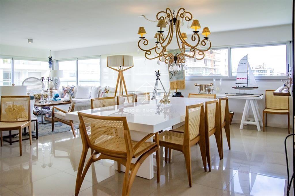 Vende espectacular apartamento en Brava de 3 dormitorios.