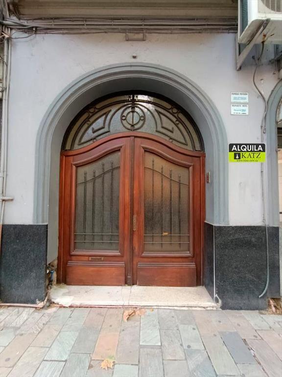 Rio Negro y San Jose , casa de 176 m2 , distribuída en dos