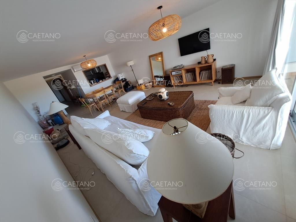 Departamento de 2 dormitorios en venta, Playa Brava, Punta