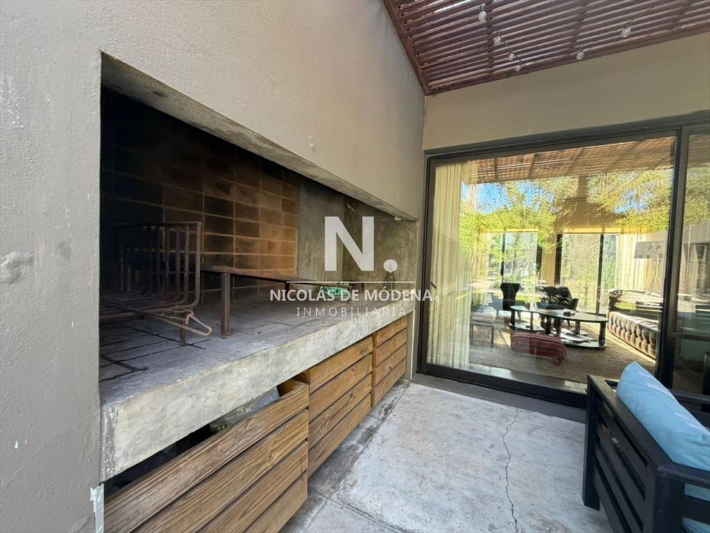 Confortable casa en Barrio Privado de 3 en venta