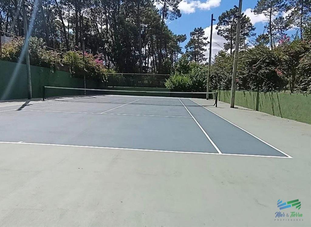 Casa en Barrio privado con piscina y cancha de