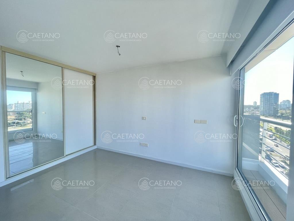 Venta apartamento. 3 Dormitorios. Playa mansa,