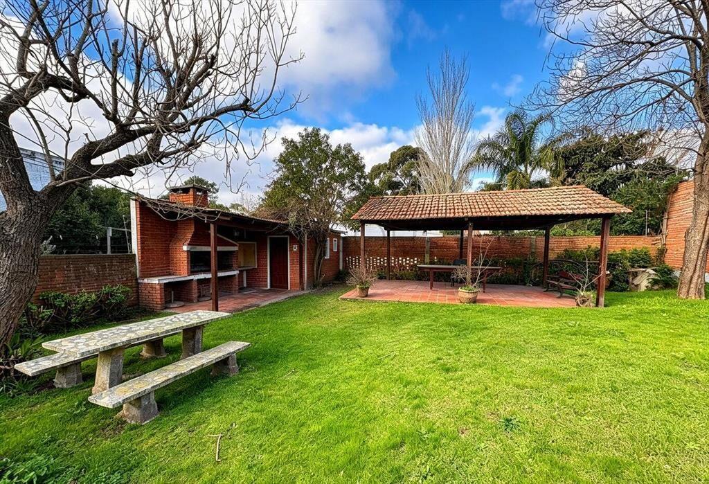 VENTA CASA 3 dormitorios 3 baños piscina en Carrasco