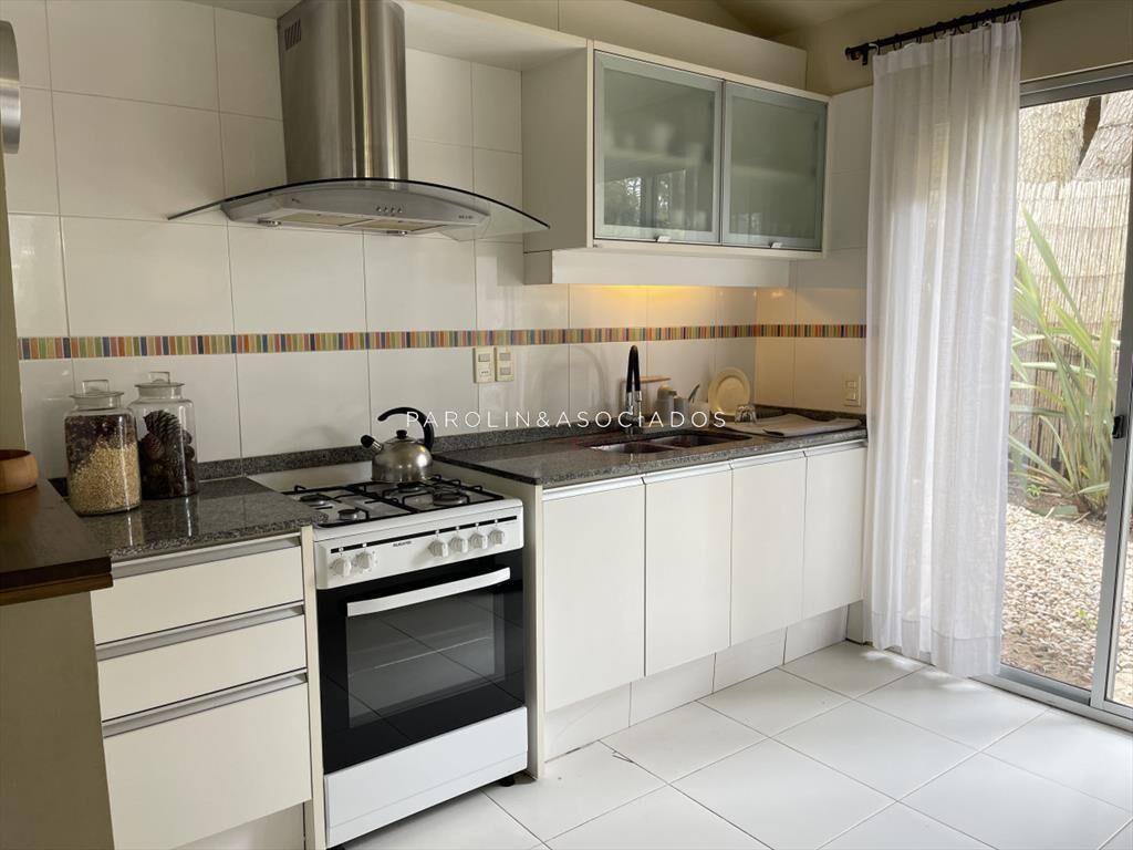 Casa de 4 dormitorios en venta, Montoya La Barra