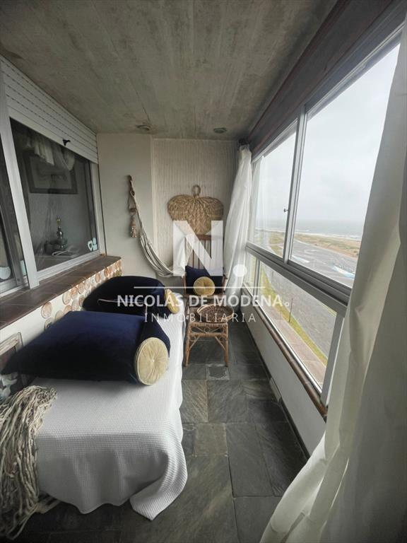 Apartamento de dormitorio y medio en primera de