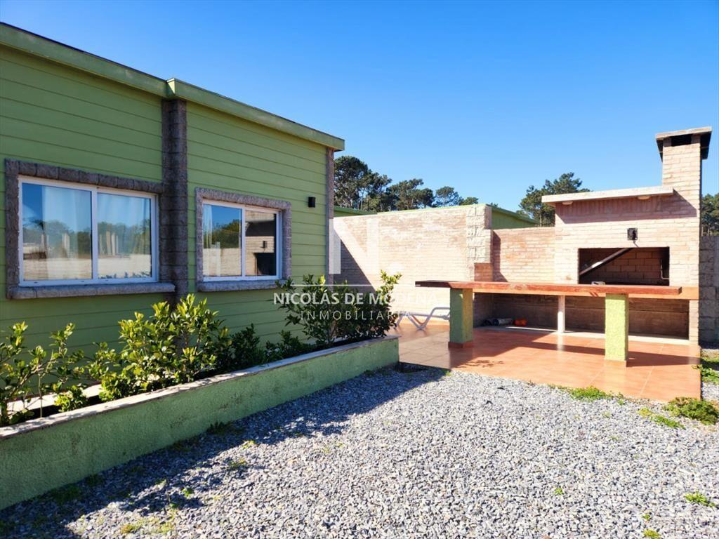 Vende Casa de 3 Dormitorios en Parque Burnett,
