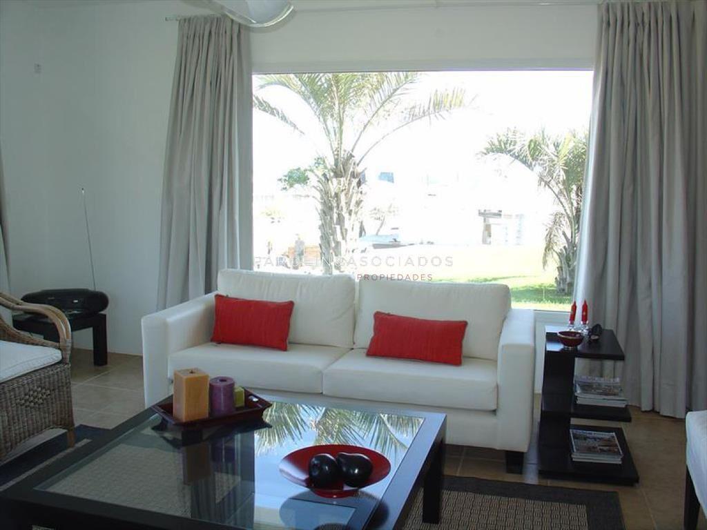 VENTA DE CASA DE 4 DORMITORIOS CON VISTA AL MAR