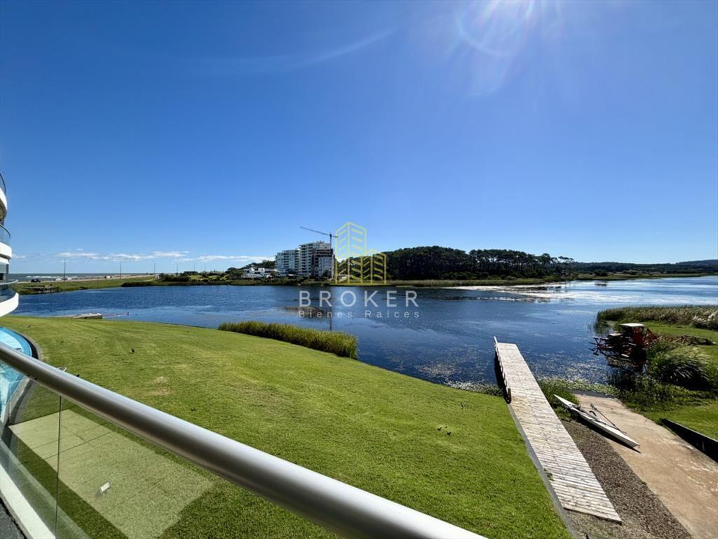 Venta apartamento 2 dormitorios punta del este parrillero e