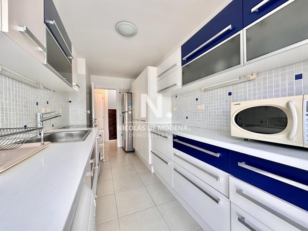 Vende apartamento de 3 dormitorios en Brava- del