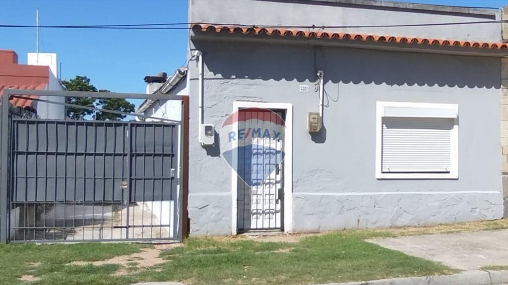 VENTA CASA + APTO CON RENTA - FLOR DE MAROÑAS