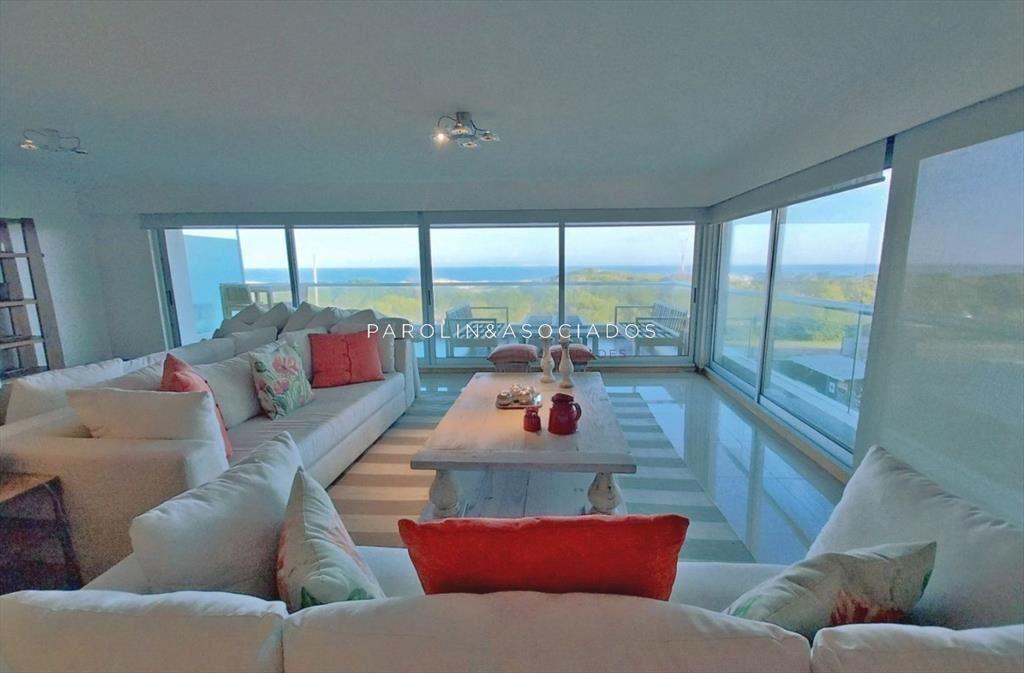 Apartamento en venta de 3 dormitorios + en Punta