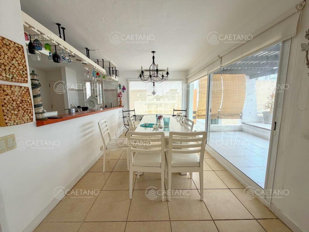 Apartamento de 4 dormitorios en primera linea de