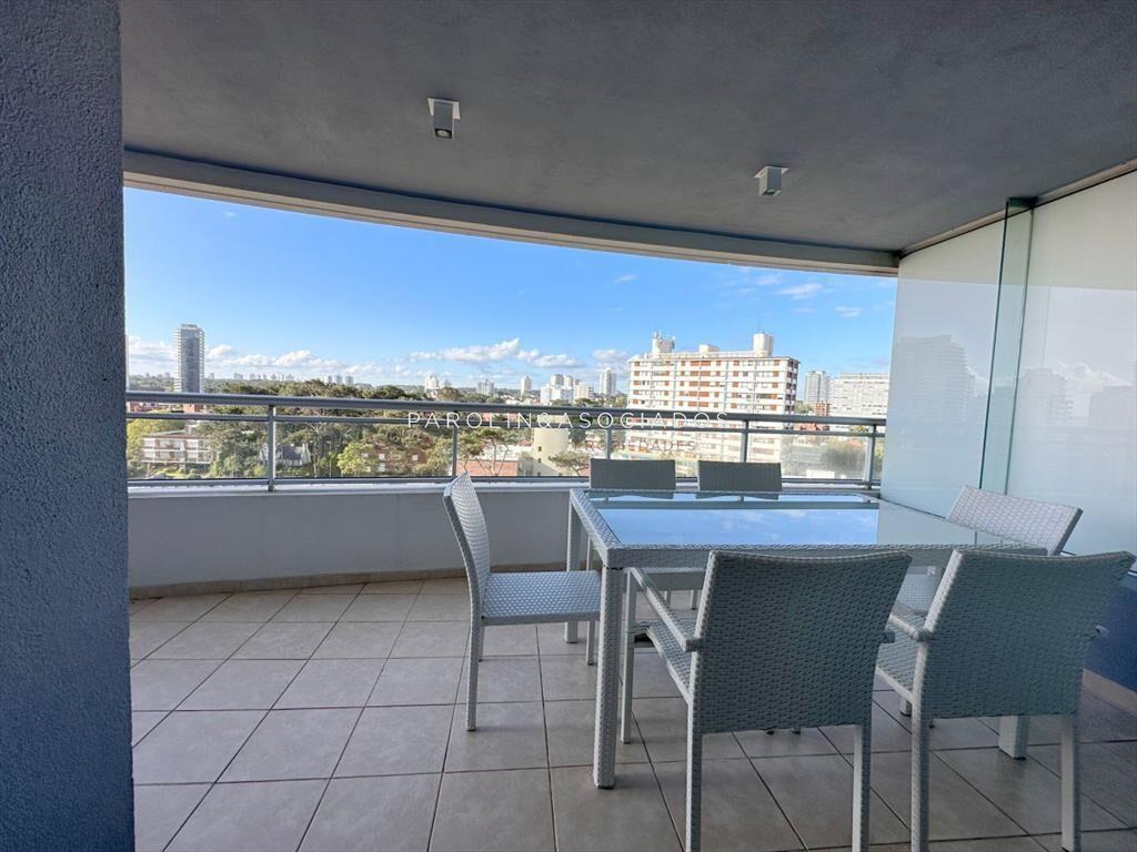 Apartamento de 3 dormitorios en venta en Edificio