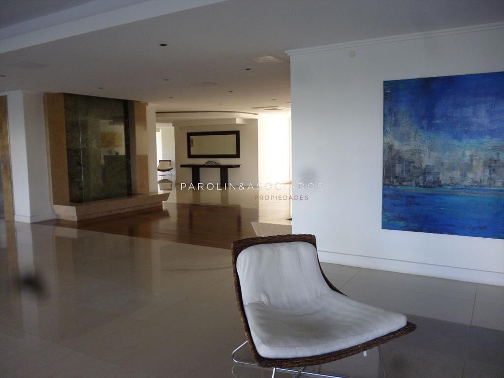 Apartamento en venta en Casino Tower, Punta del