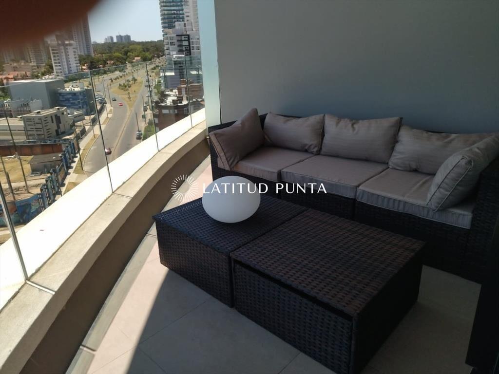 Apartamento de 3 dormitorios en Artower