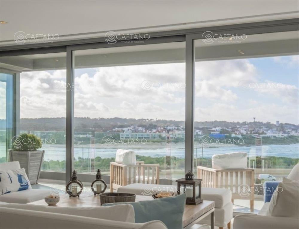 Alquiler espectacular penthouse duplex Punta del